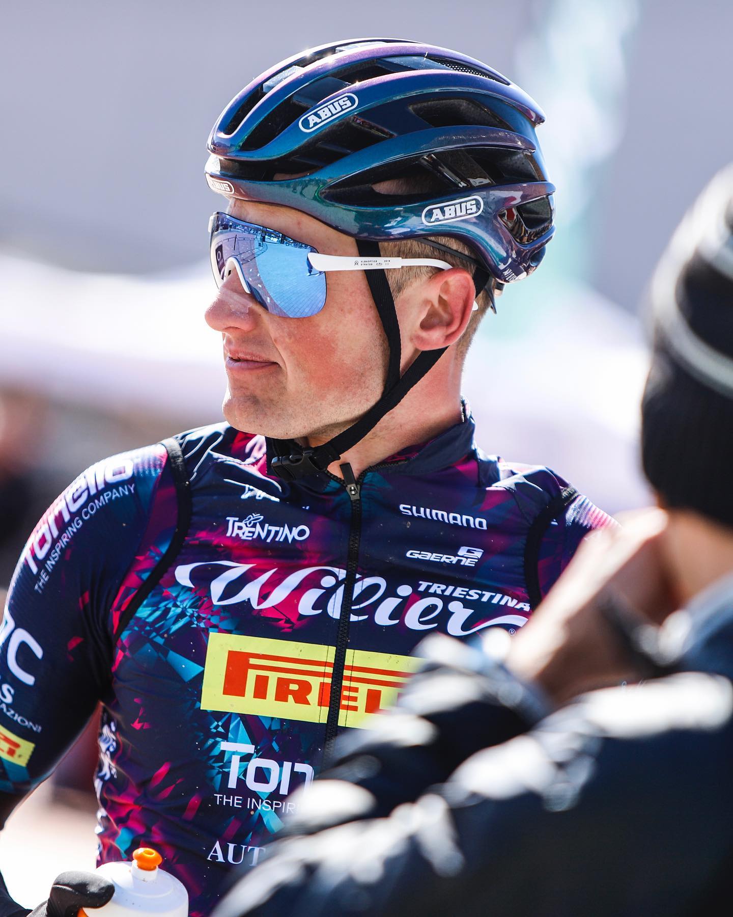 Wout Alleman rijdt aan de leiding in de wereldbeker marathon en crasht daarna zwaar