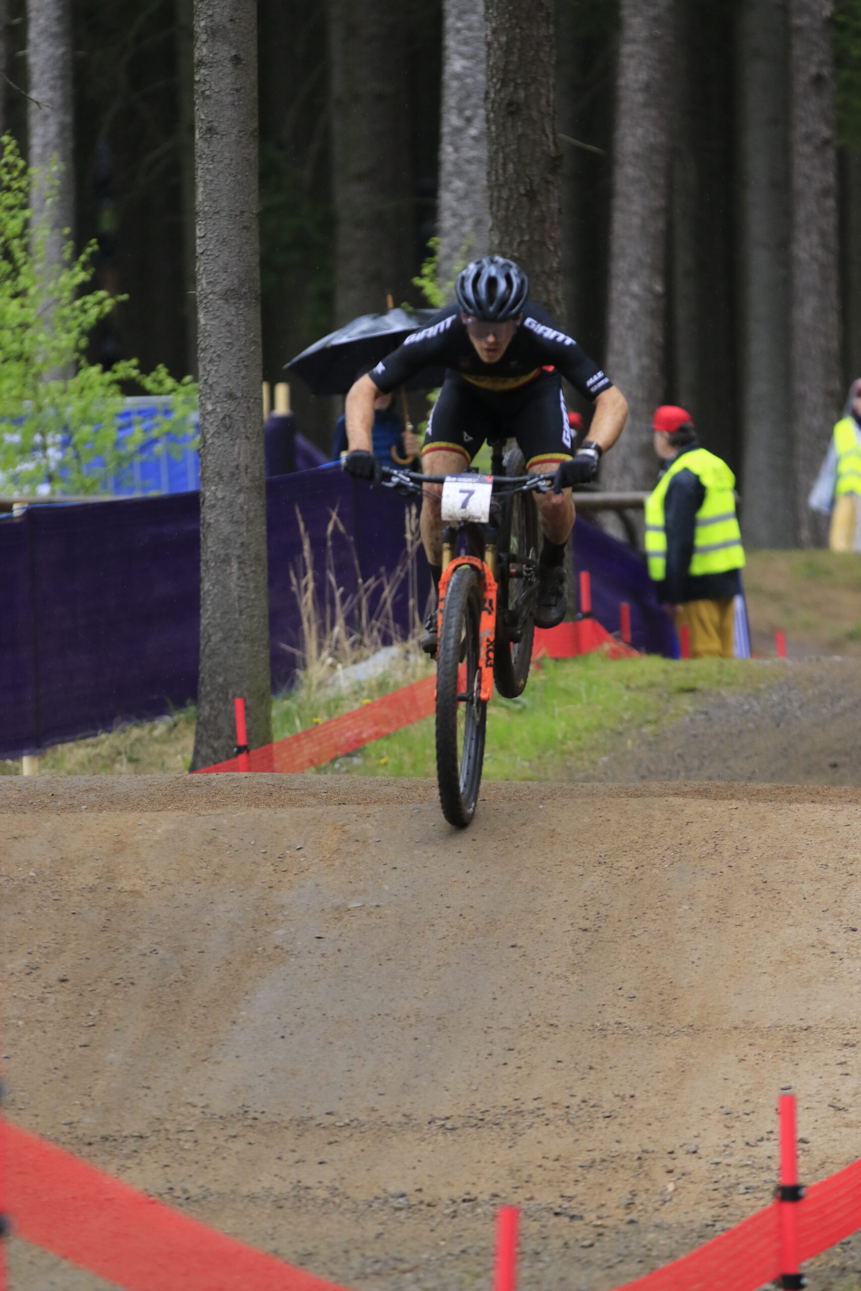 Jordan Sarrou in meedogenloze vorm in Leogang; Jens Schuermans vierde in shorttrack