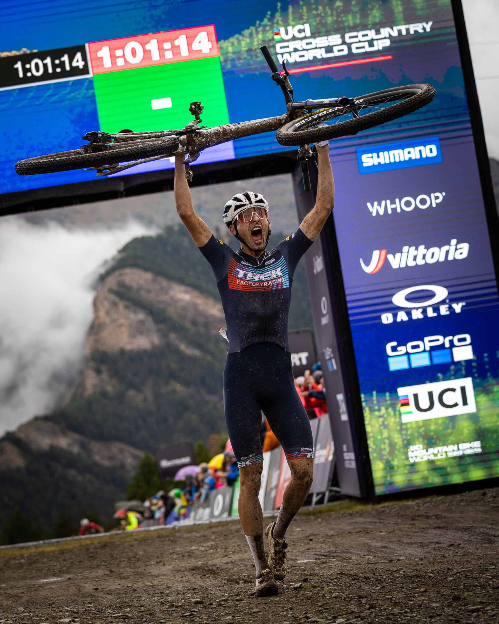 Mona Mitterwallner en Matthias Flückiger winnen wereldbekerrace in Andorra