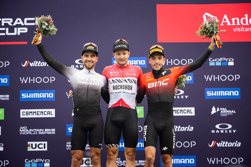 Luca Schwarzbauer wint wereldbeker shorttrackwedstrijd in Andorra