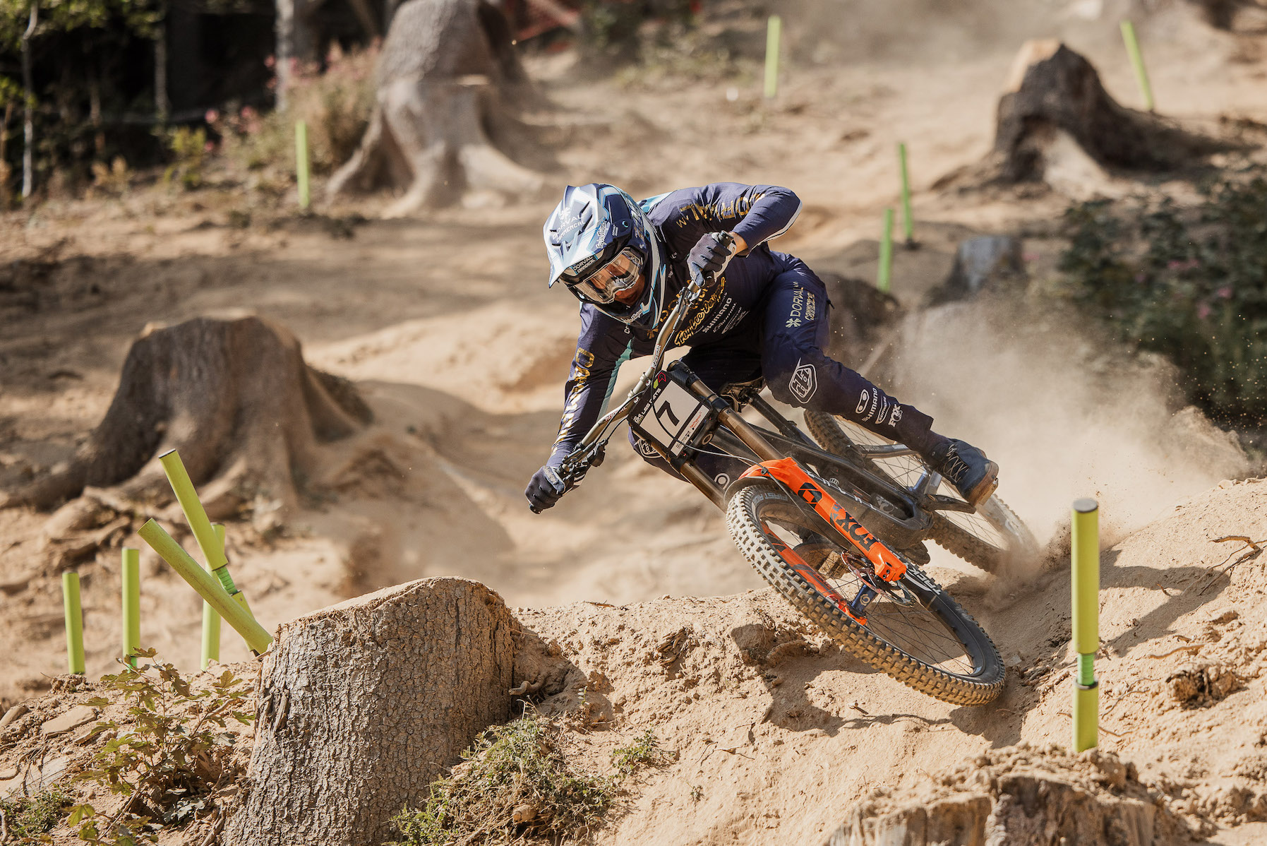 Fransen aan het feest in de downhill wereldbeker in Les Gets