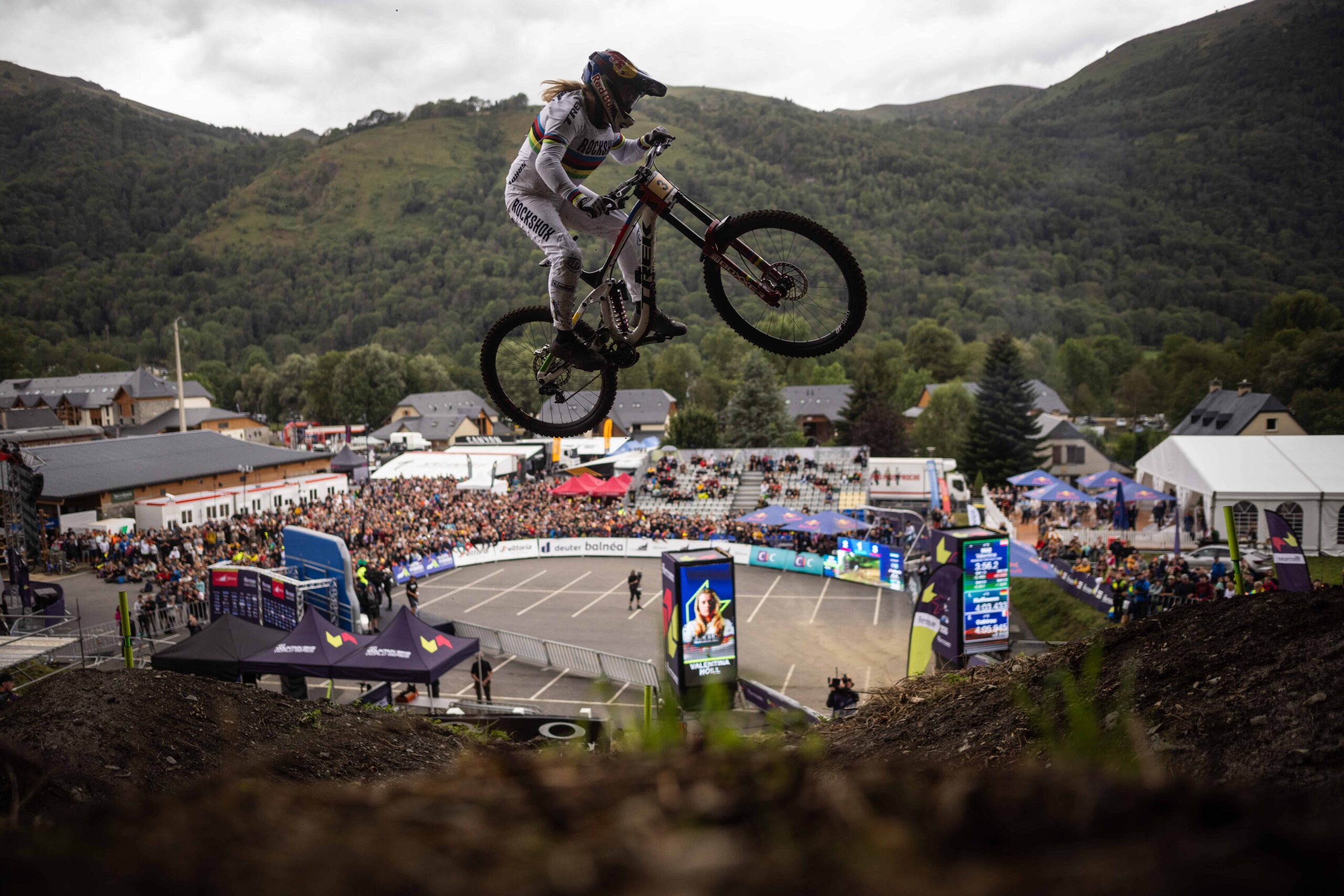 Waanzinnig spannend downhill  wereldbekerrace in Loudenvielle-Peyragudes