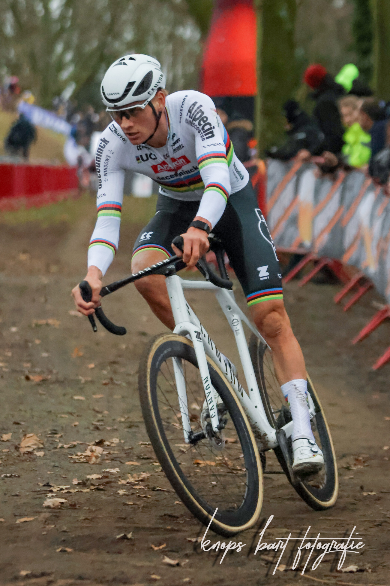 Mathieu van der Poel rijgt de zeges aan elkaar in Loenhout