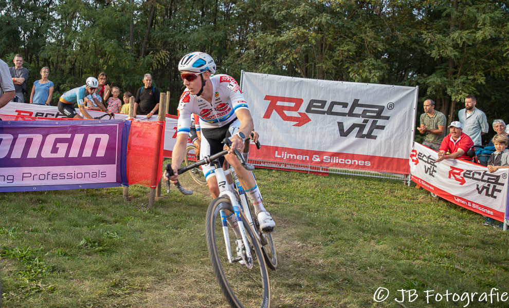 Europees kampioen Vanthourenhout en titelverdediger Merlier zaterdag blikvangers in Zonnebeke