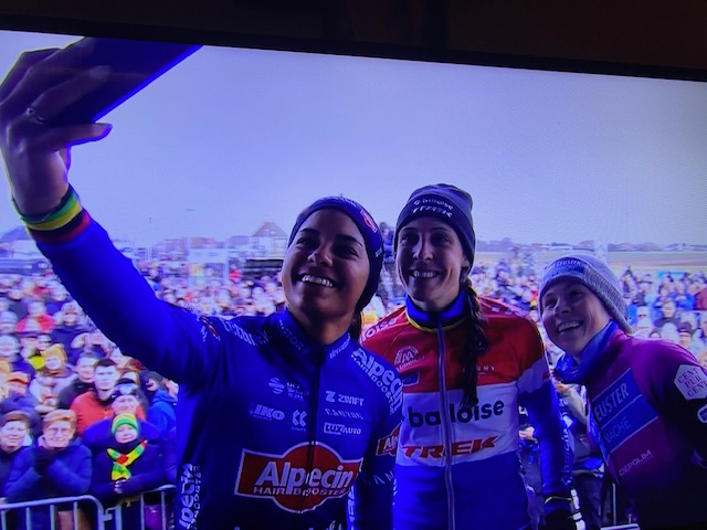 Lucinda Brand wint laatste Superprestigecross in Middelkerke, Alvarado eindwinnares
