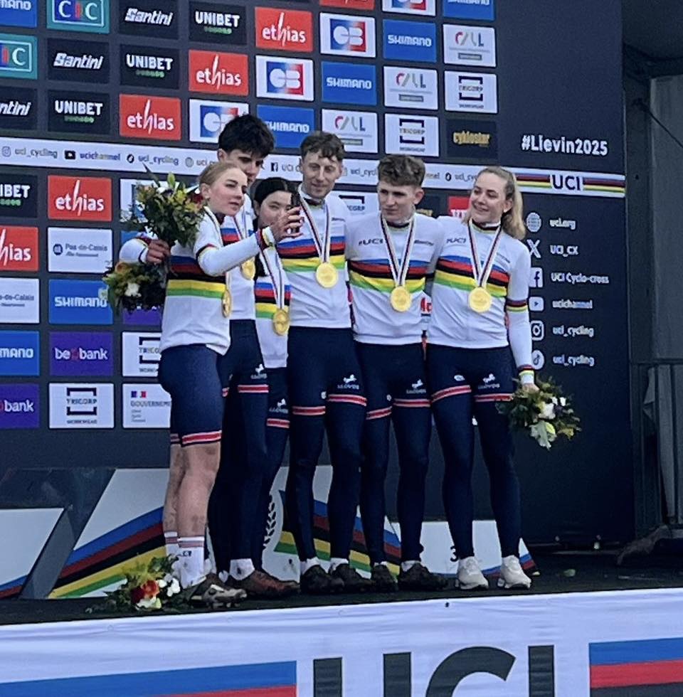 Mixed releay bij aanvang wereldkampioenschap Liévin Frankrijk