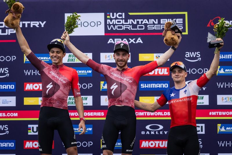 Victor Koretzky en Samara Maxwell winnen eerste wereldbekerwedstrijd XC0 in Araxá
