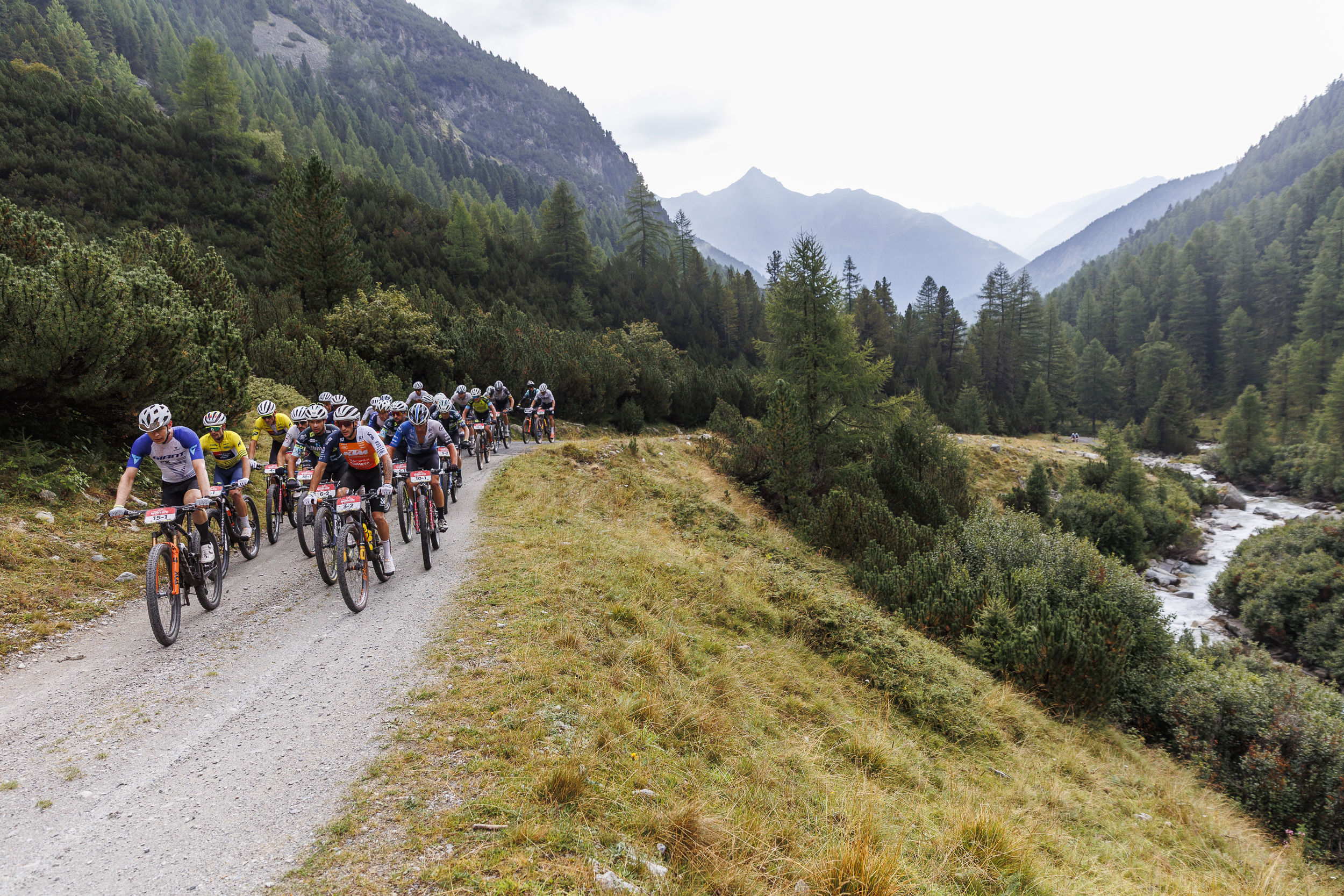 Stutzmann & Porro en Looser & Skarda winnen vijfde rit in Spar Swiss Epic