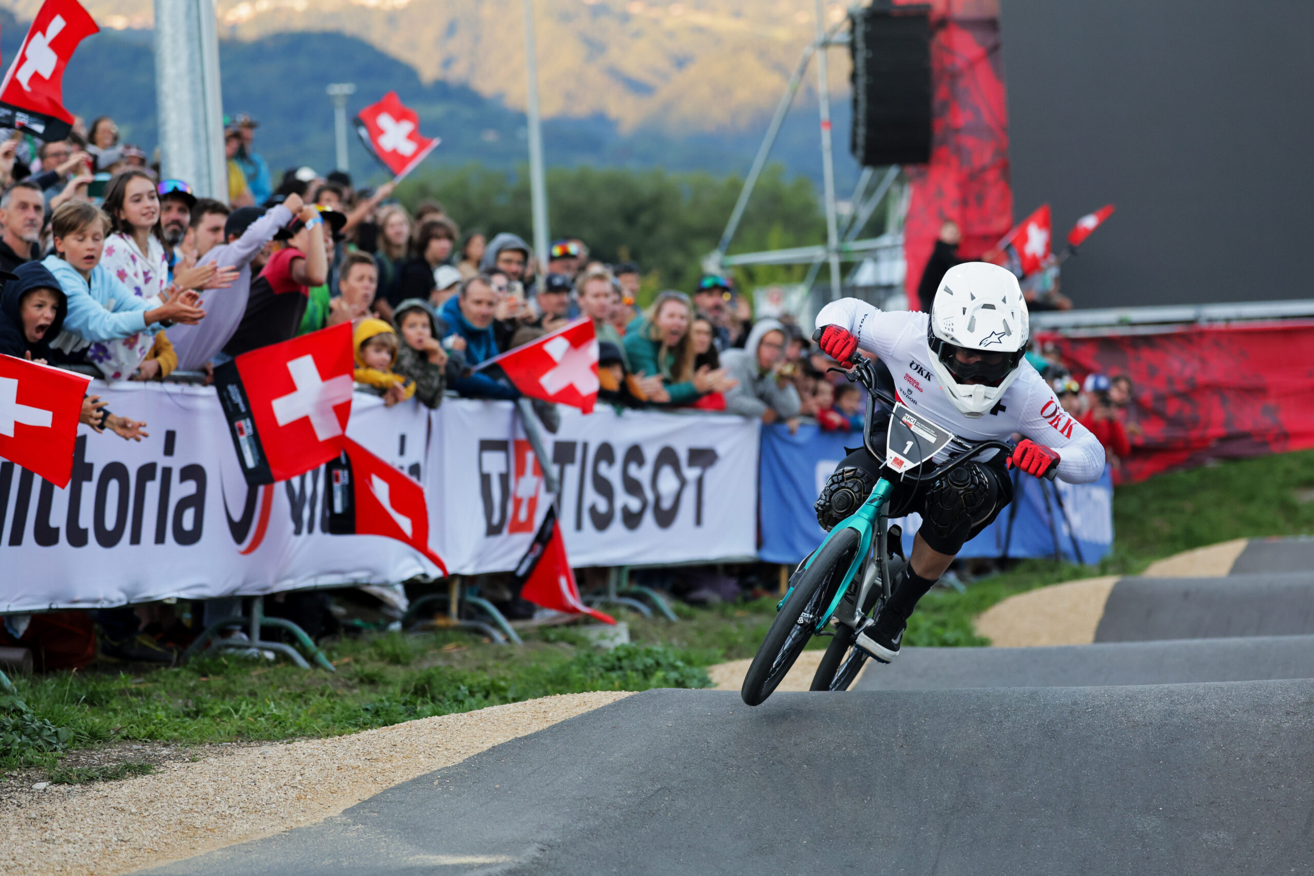 Sabina Košárková en Eddy Clerté nieuwe wereldkampioenen pumptrack in Zwitserland