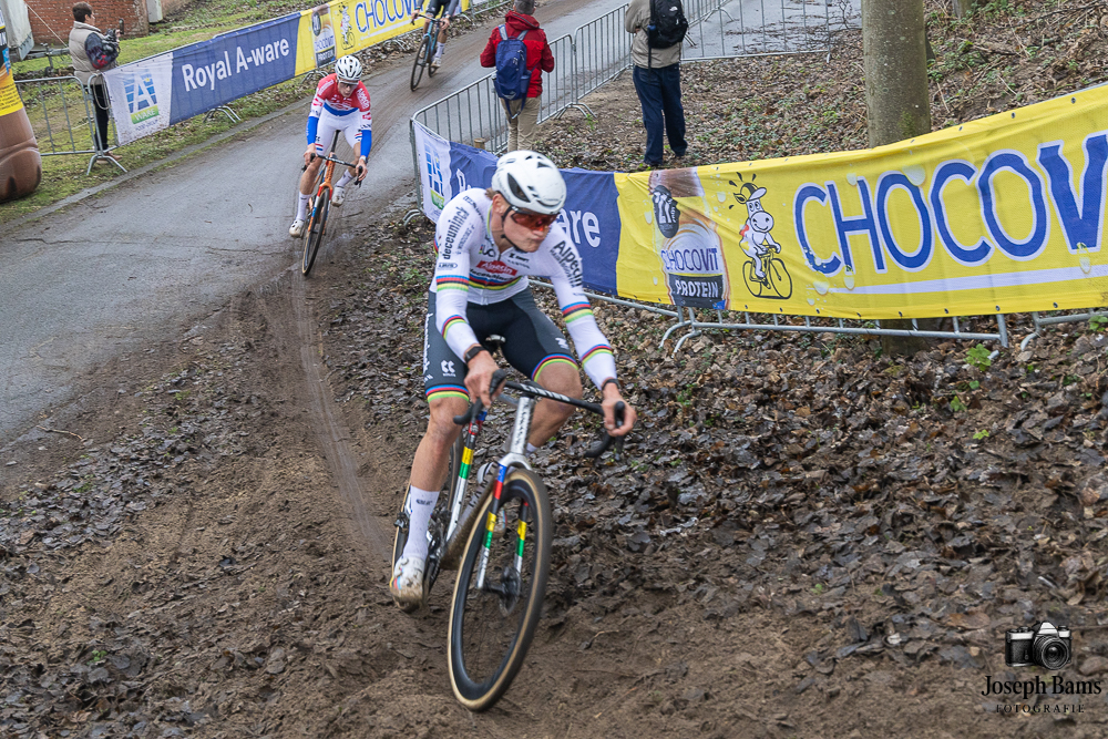 Mathieu van der Poel zet ook Loenhout aan zijn palmares