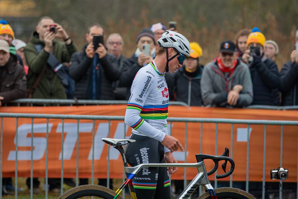 Adrie van der Poel nuanceert mogelijke veldritstop van zijn zoon Mathieu van der Poel….