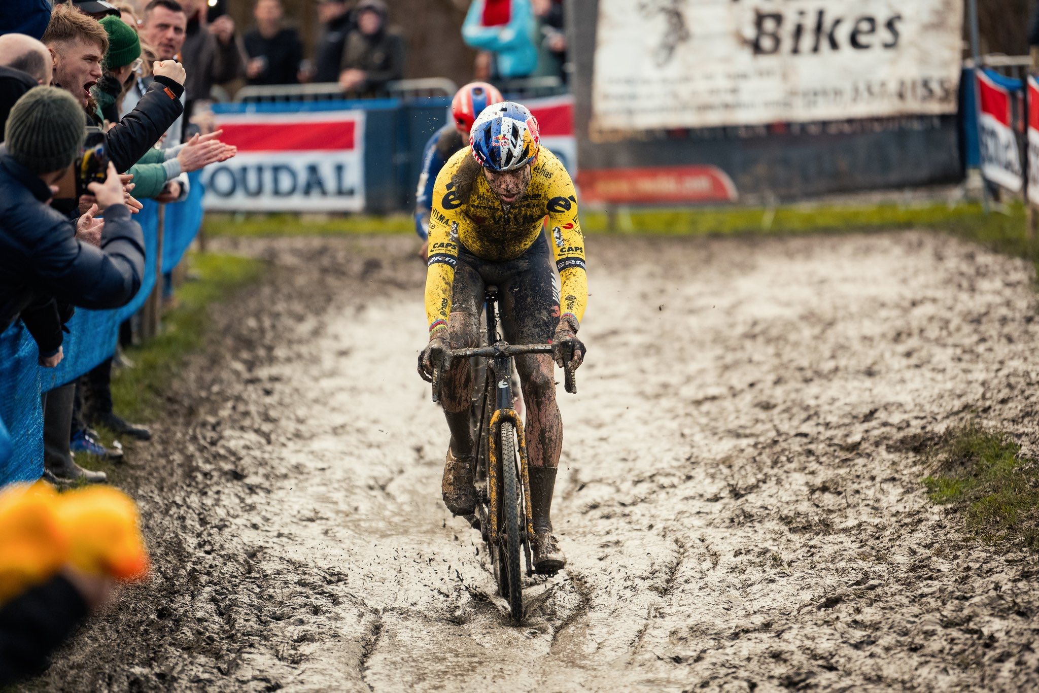 Onzekerheid rond WK deelname voor Wout van Aert : bondcoach wil duidelijkheid tegen het Belgische Kampioenschap