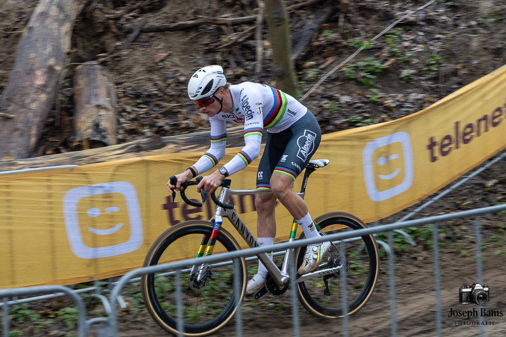 Mathieu Van der Poel laat Benidorm links liggen en dat wakkert strijd met Nys opnieuw aan.