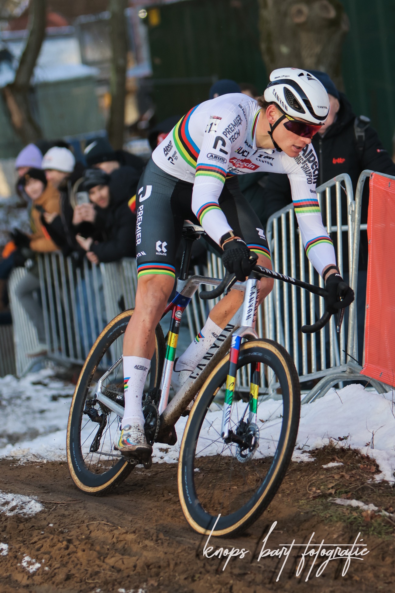 Mathieu van der Poel domineert in Benidorm