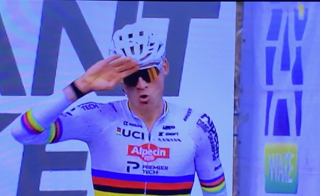 Mathieu van der Poel pakt vijftigste wereldbekerzege in Maasmechelen