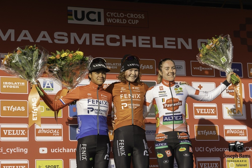 Puck Pieterse zegeviert in wereldbekercross Maasmechelen