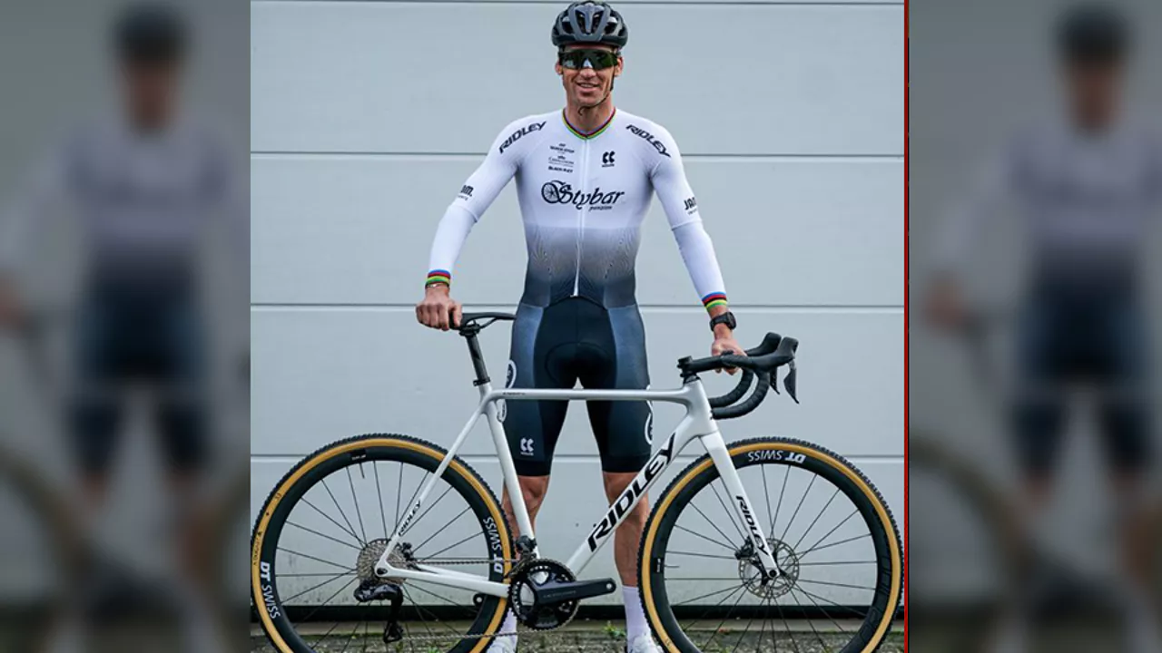 Zdenek Stybar is DJ op WK veldrijden
