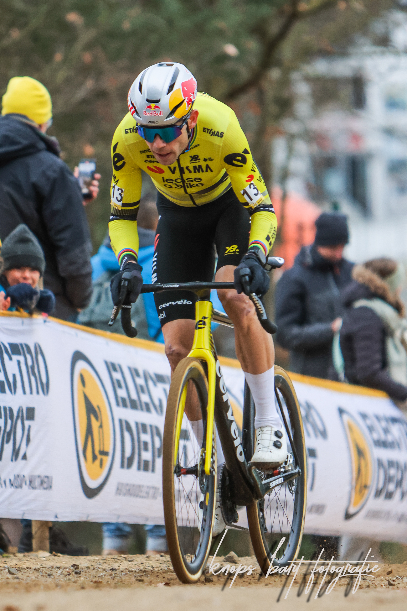 Na val is seizoen gedaan voor Wout van Aert
