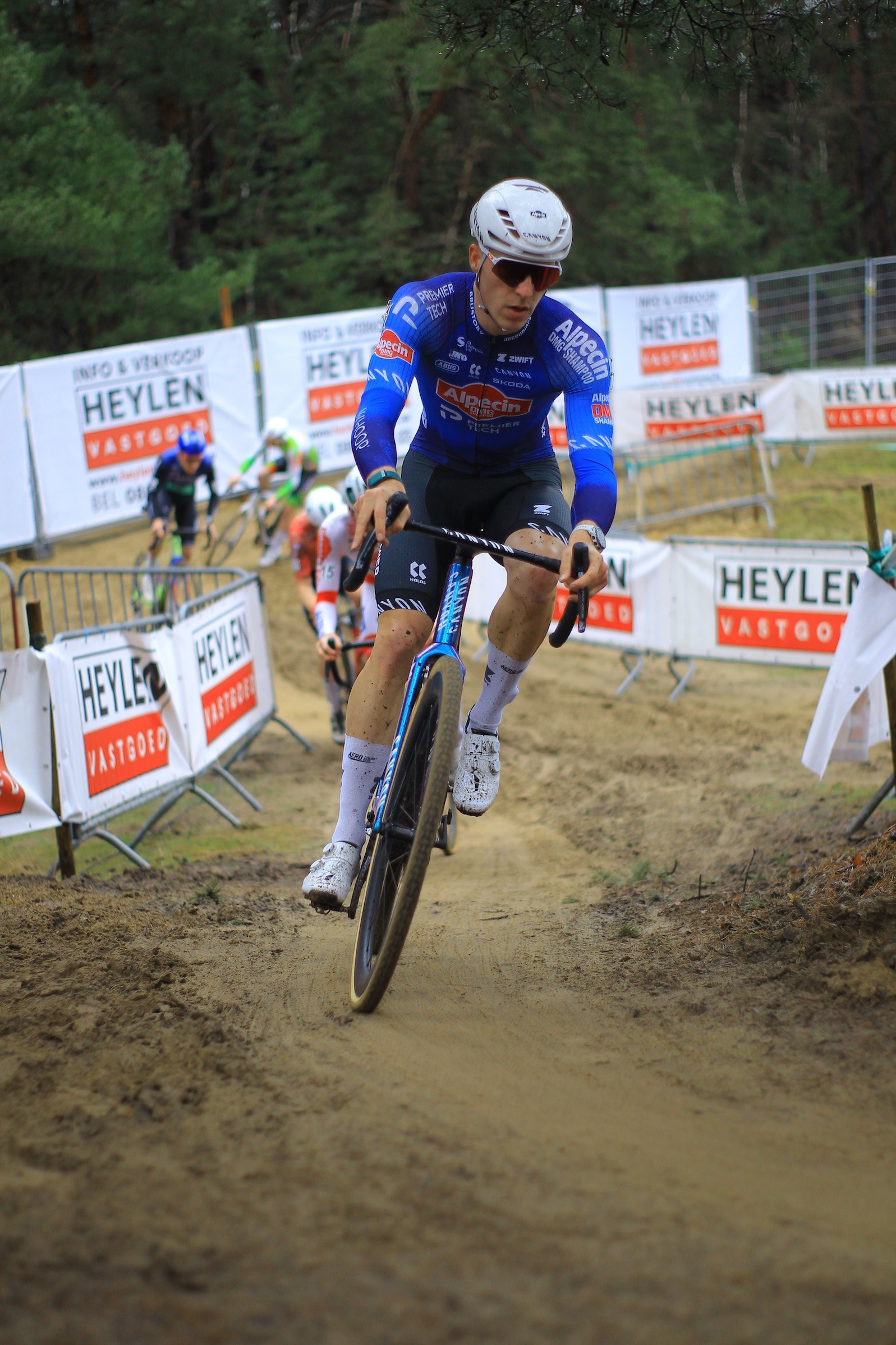 Niels Vandeputte spurt sneller dan Yordi Corsus in Oostmalle
