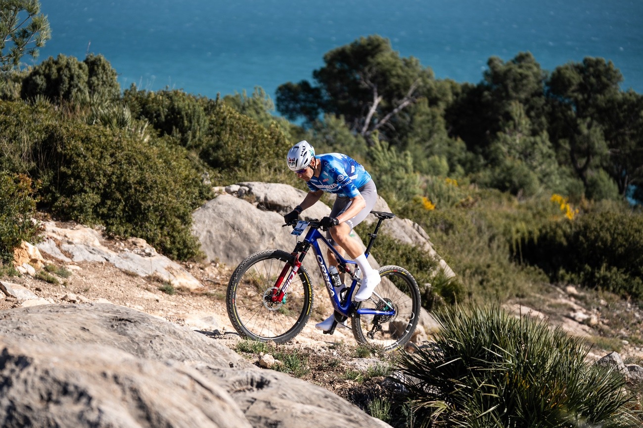Valero vliegt weg en Van Doorn verslaat Natalia Fischer met een flinterdun verschil aan het begin van de SCOTT Mediterranean Epic