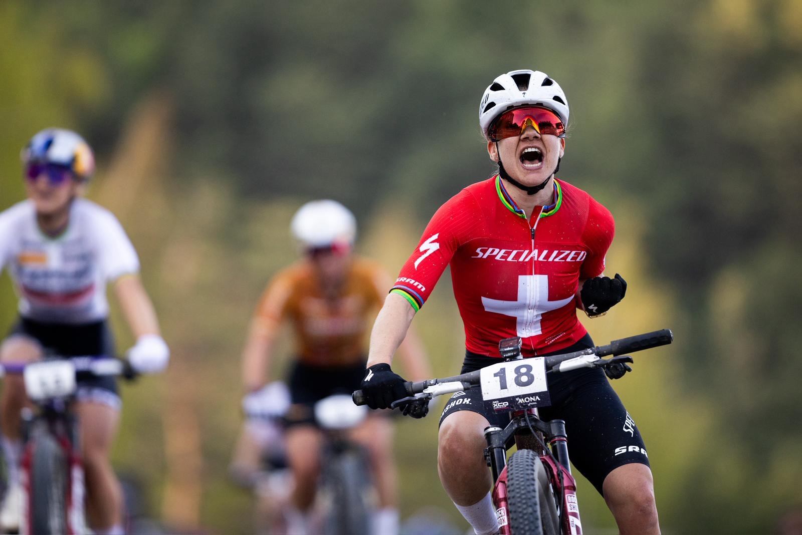 Sina Frei wint eerste wereldbekerrace shorttrack in Mona Yongpyong(Zuid-Korea)