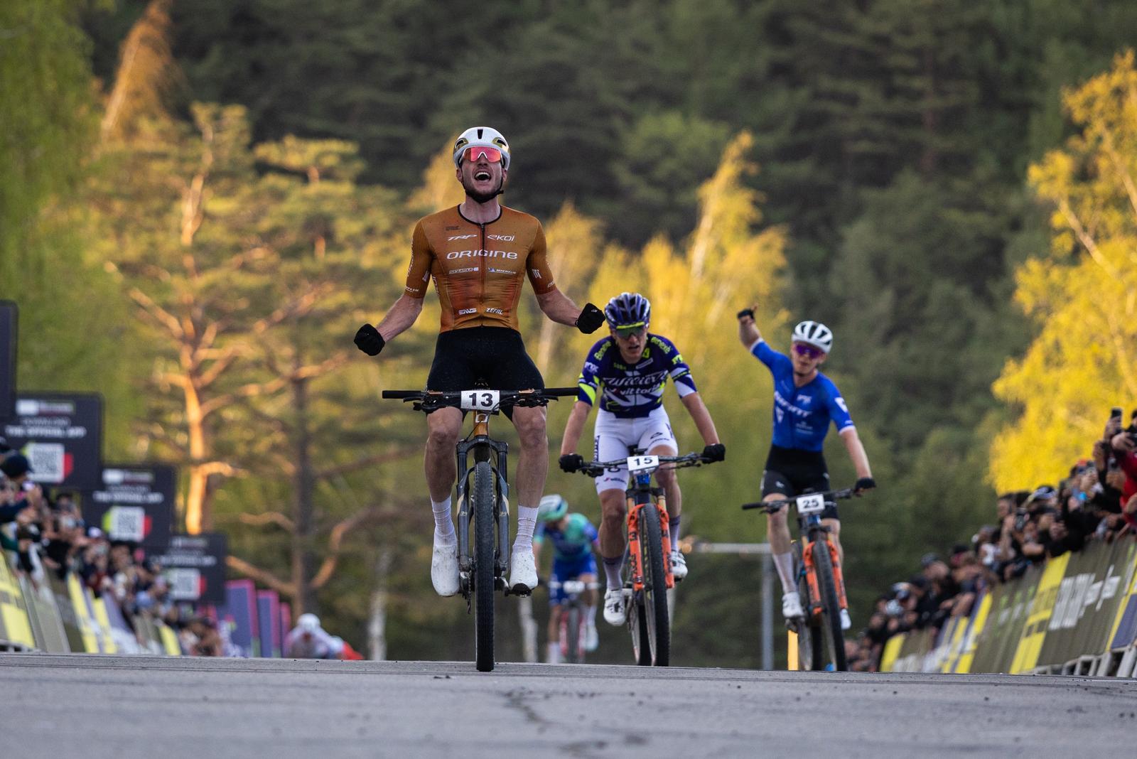Mathis Azzaro wint wereldbekerrace shorttrack in Mona Yongpyong