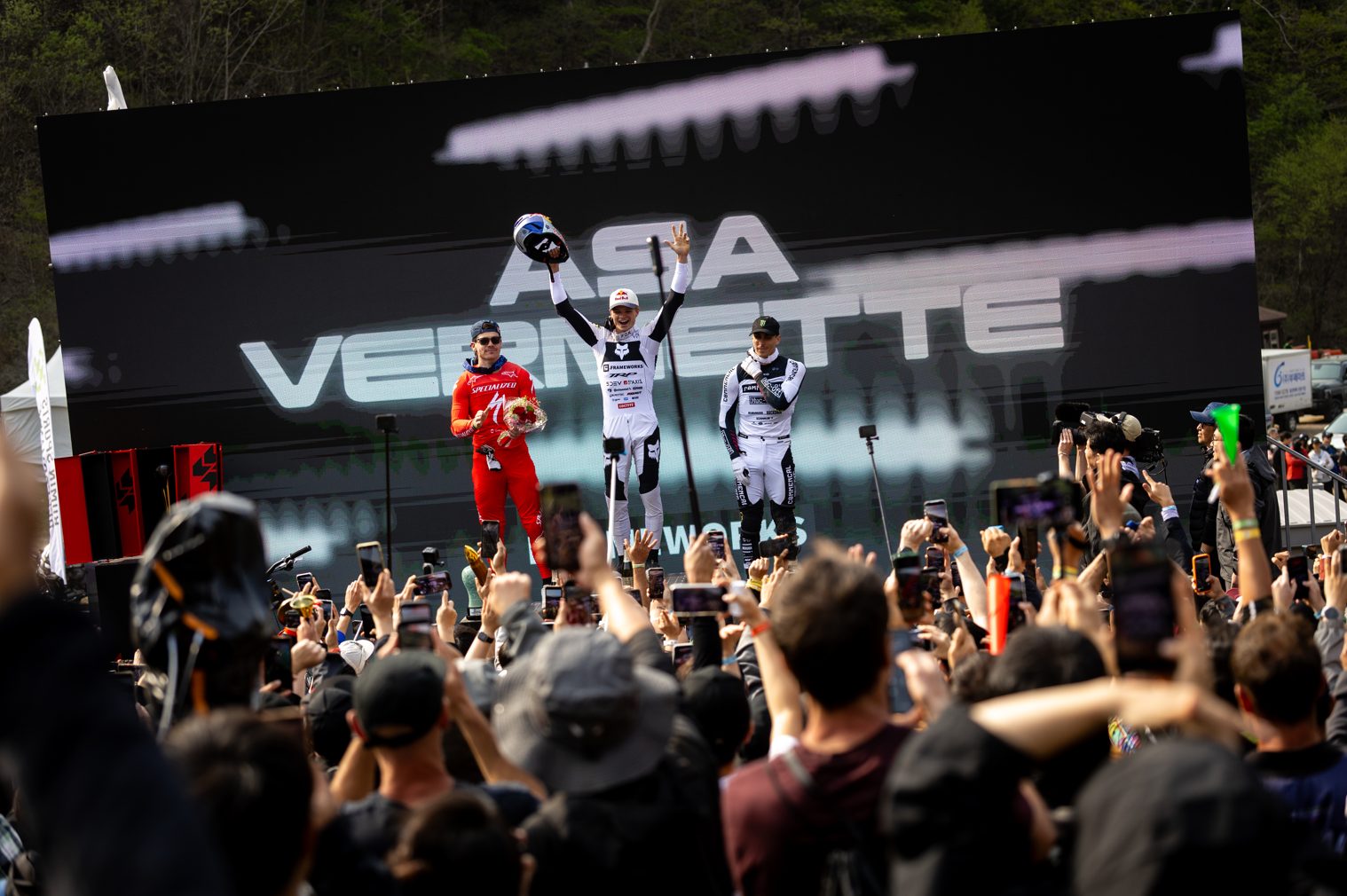 Asa Vermette en Vali Höll wonnen eerste ronde wereldbeker downhill in Mona Yongpyong