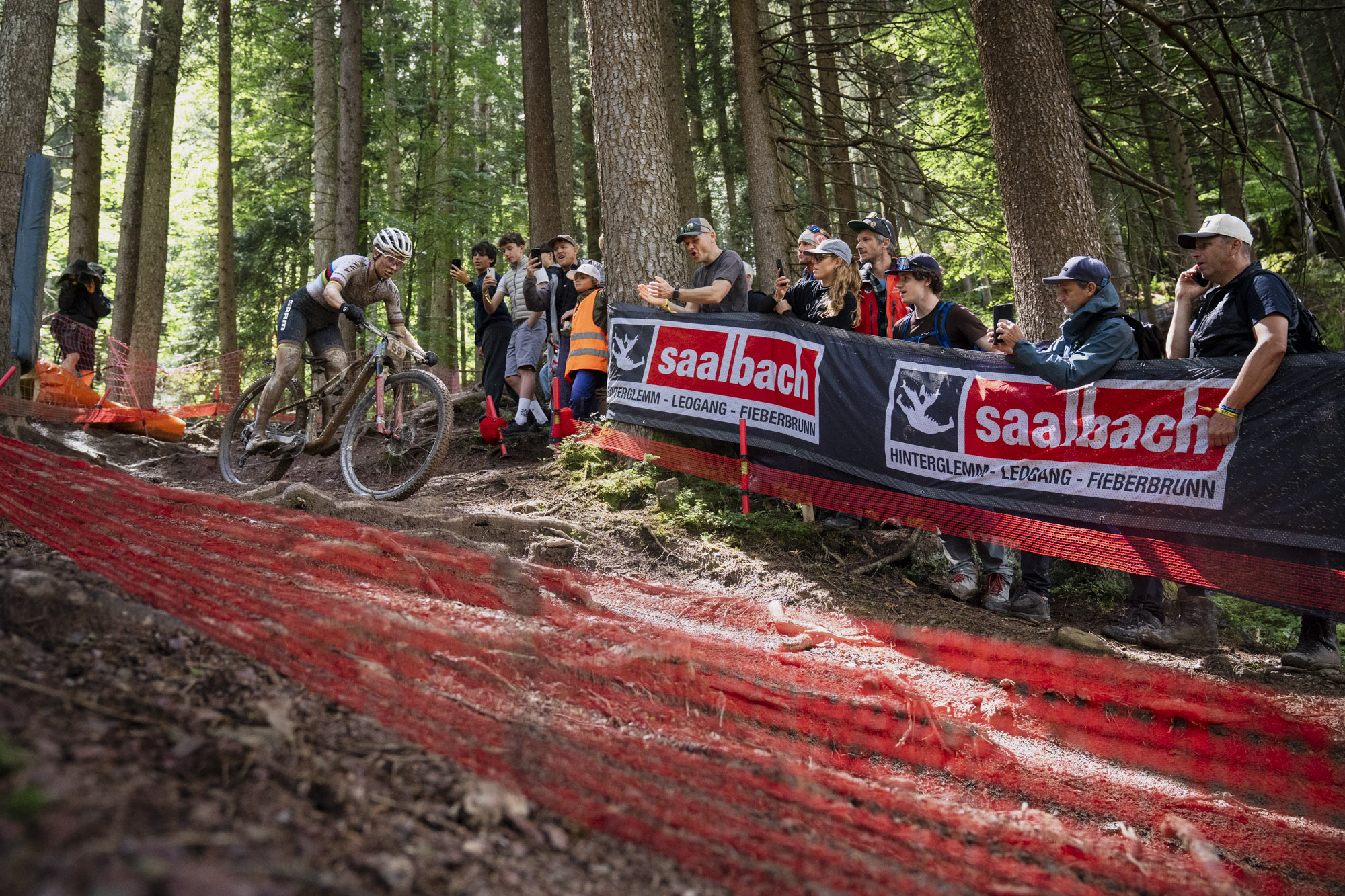 Adrien Boichis en Jenny Rissveds winnen wereldbekerrace in Saalfelden Leogang