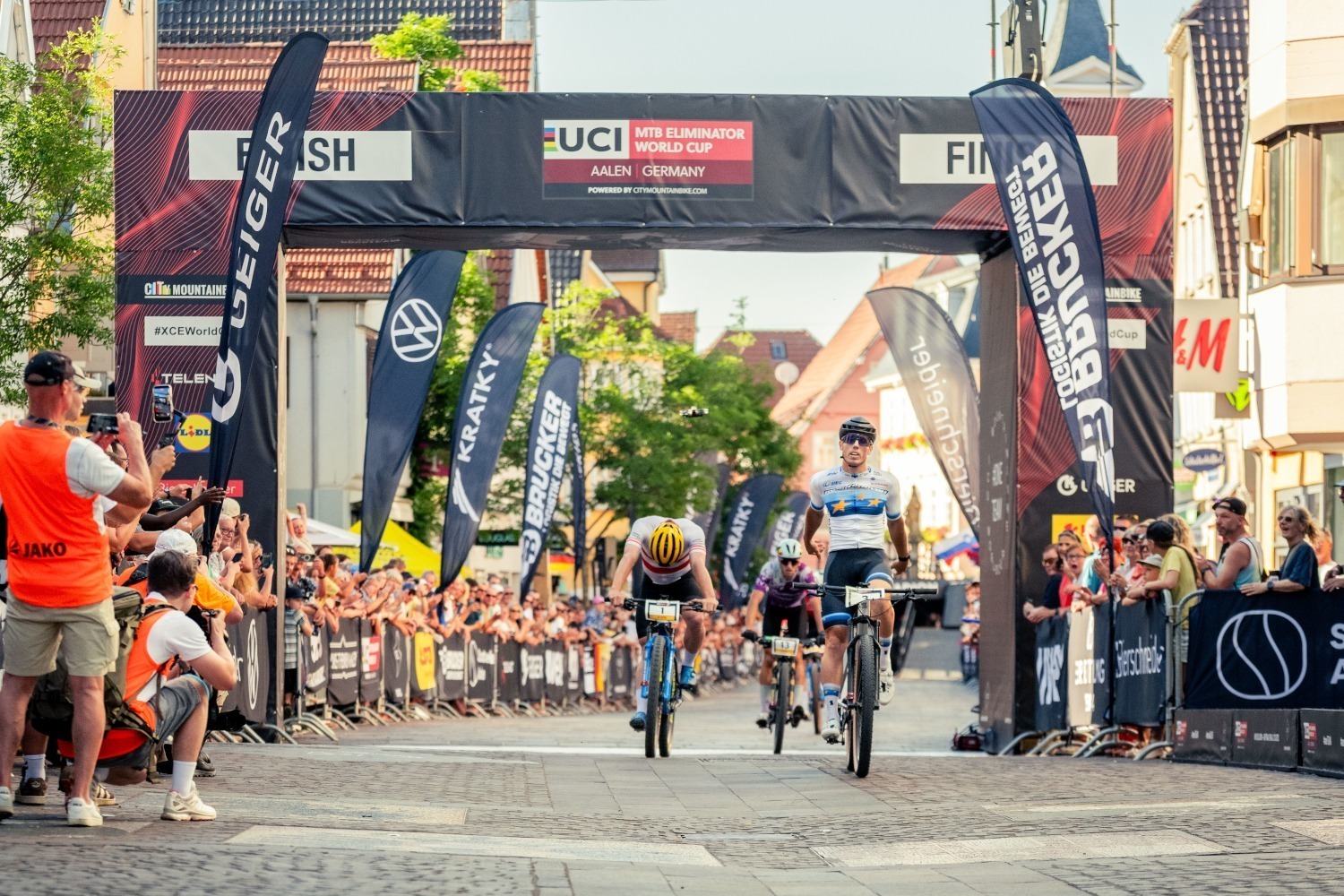 Klemencic, Tormena en Sukhopalova vieren UCI Wereldbeker-glorie in Aalen
