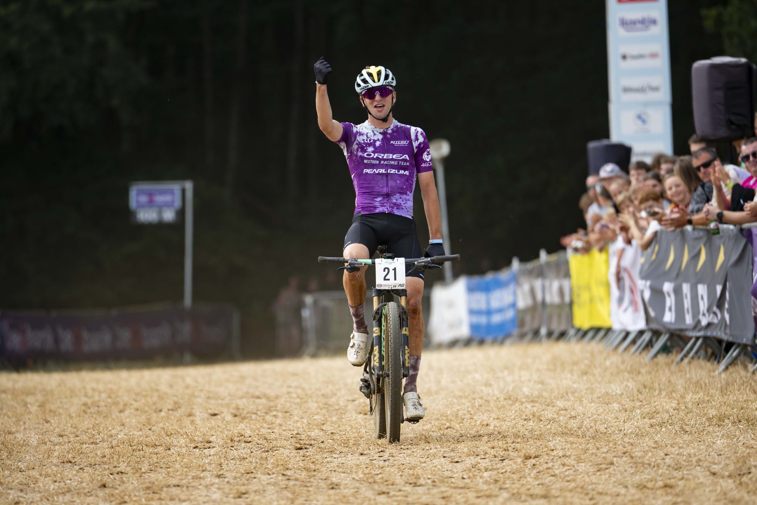 Jarne Vandersteen pakt nu ook XCO titel