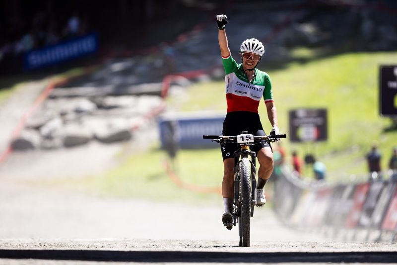 Martina Berta boekt historische thuisoverwinning in La Thuile – Valle d’Oasta, terwijl Luca Martin zijn zegereeks voortzet