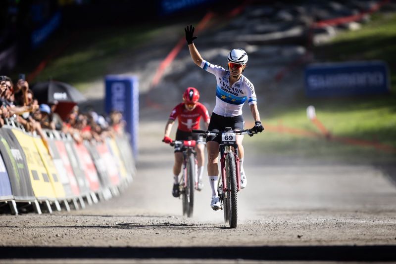 Boichis en Rissveds zegevieren in wereldbeker shorttrack in La Thuile Val d’Oasta