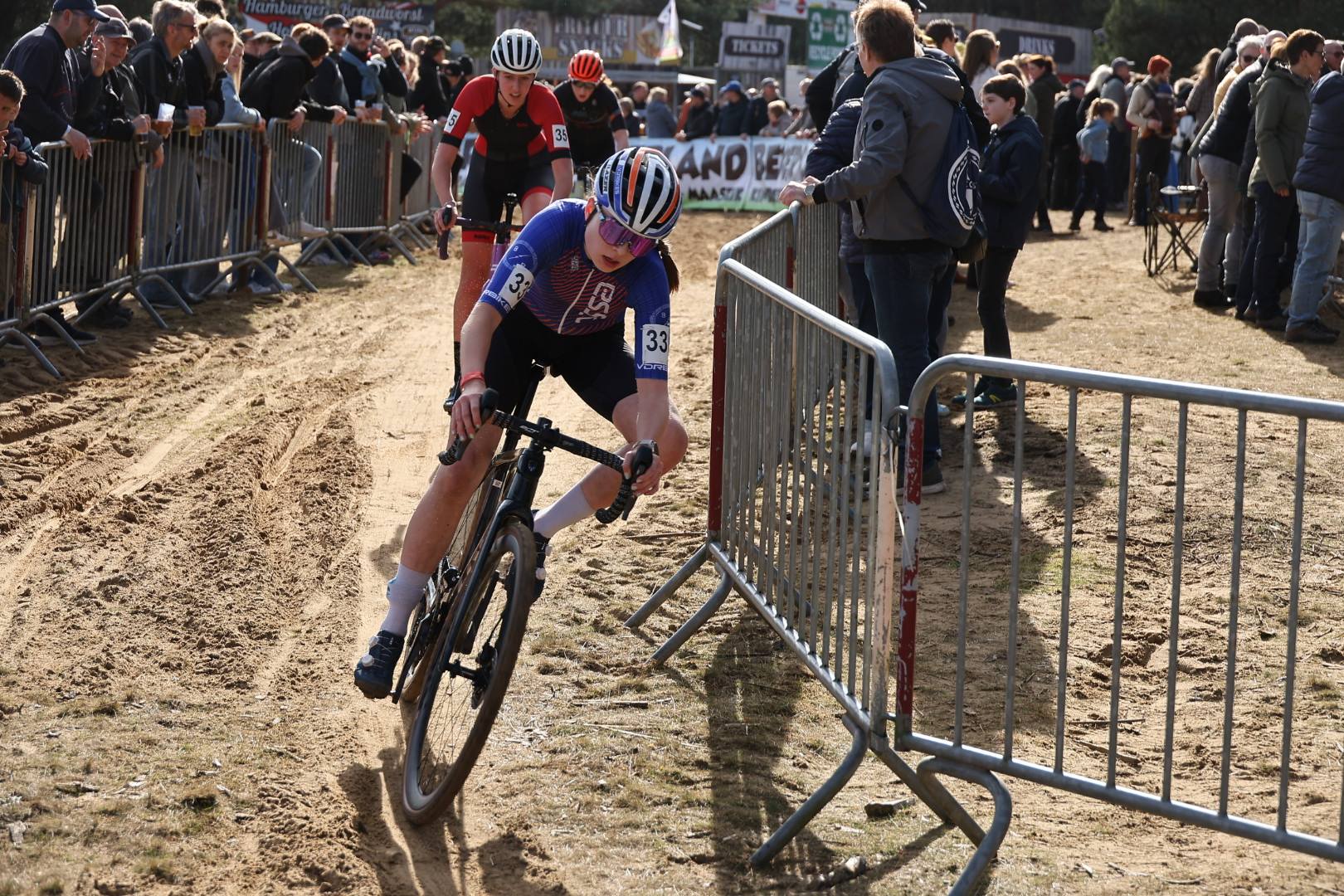 HG Cross luidt een nieuw hoofdstuk in : modder – merk – mens dichter bij elkaar….