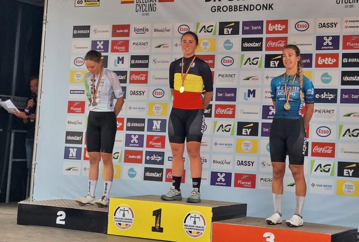 Nette Coppens pakt Belgische titel Gravel na sterke thuisrace in de Kempen (Grobbendonk)