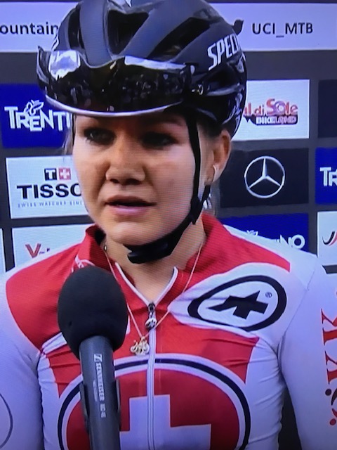Sina Frei is wereldkampioene xco bij de vrouwen