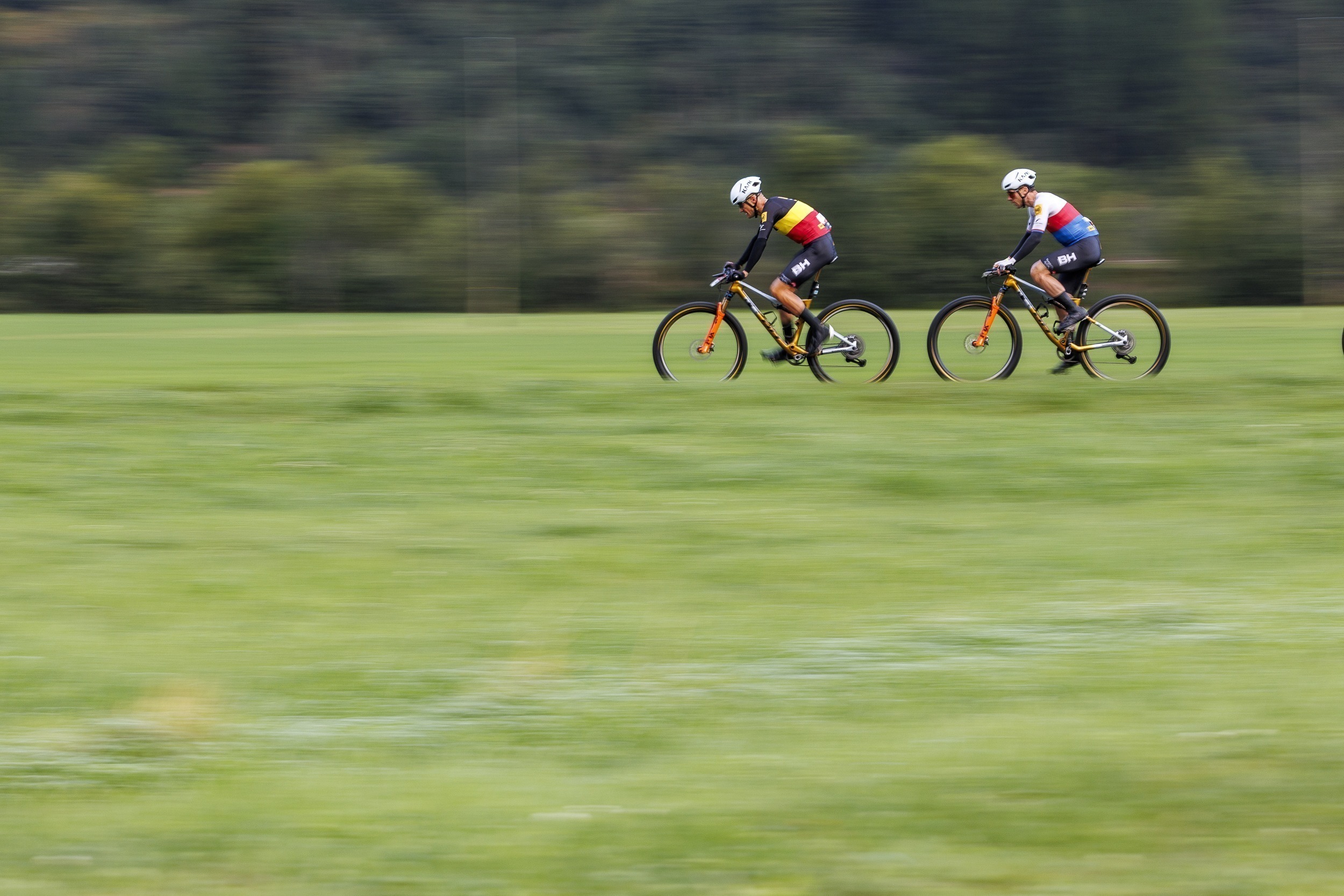 Pritzen-Stehli en Weinbeer-Peretti winnen tweede etappe Swiss Epic, Alleman-Stosek vierde