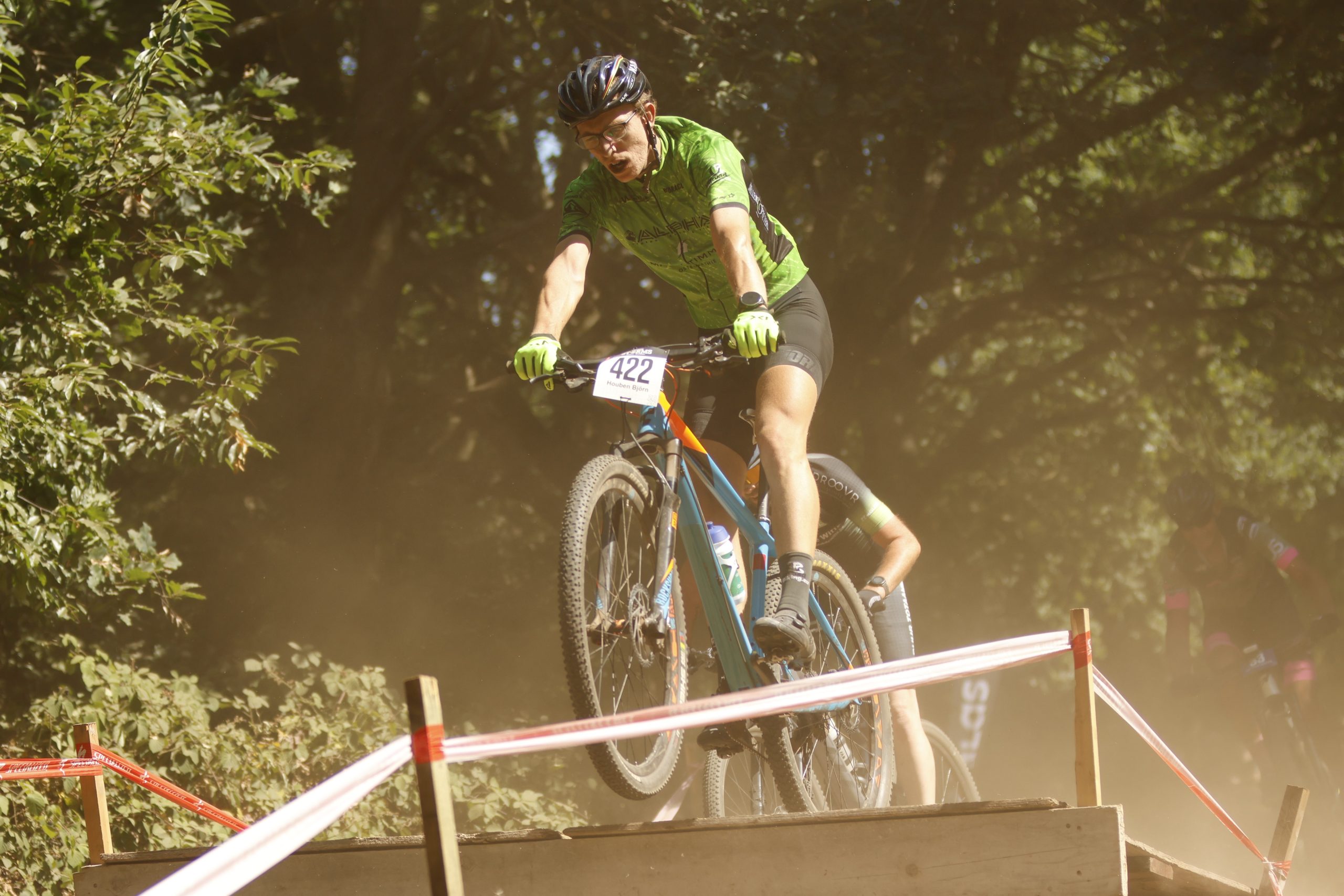 ATB – wedstrijd Fort van Kessel : Björn Houben rijdt van de allerlaatste plaats naar de top vijf